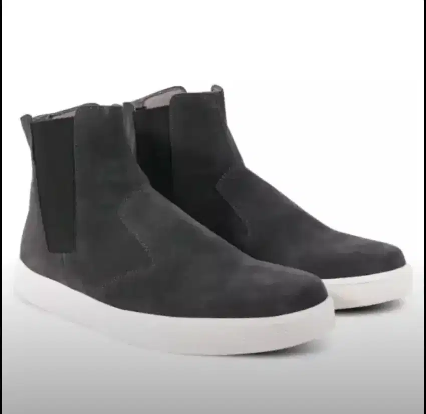 Sepatu Chelsea Boot Suede Varka