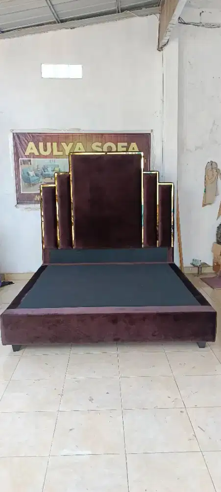 Divan sandaran mewah