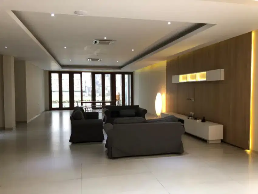 Disewakan Cepat Rumah Mewah Menteng (Semi Furnish + Private Pool) Nego