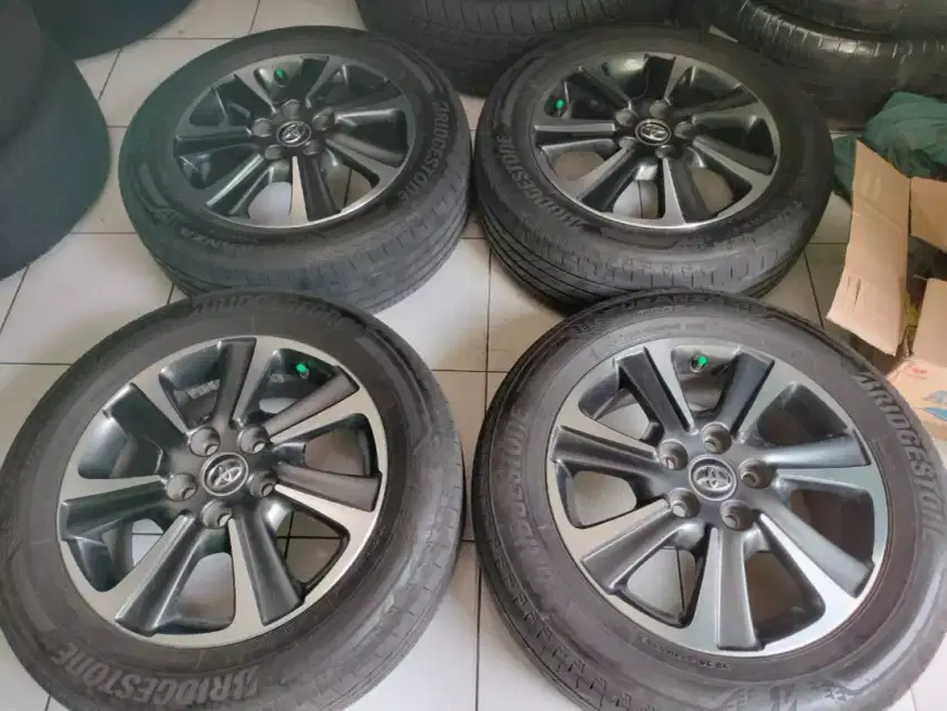 Mau dijual cepat velg TOYOTA Voxy ring 16 sama ban