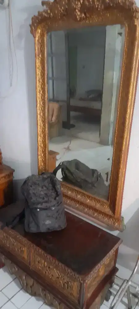 MEBEL KACA DAN LEMARI DARI PALEMBANG