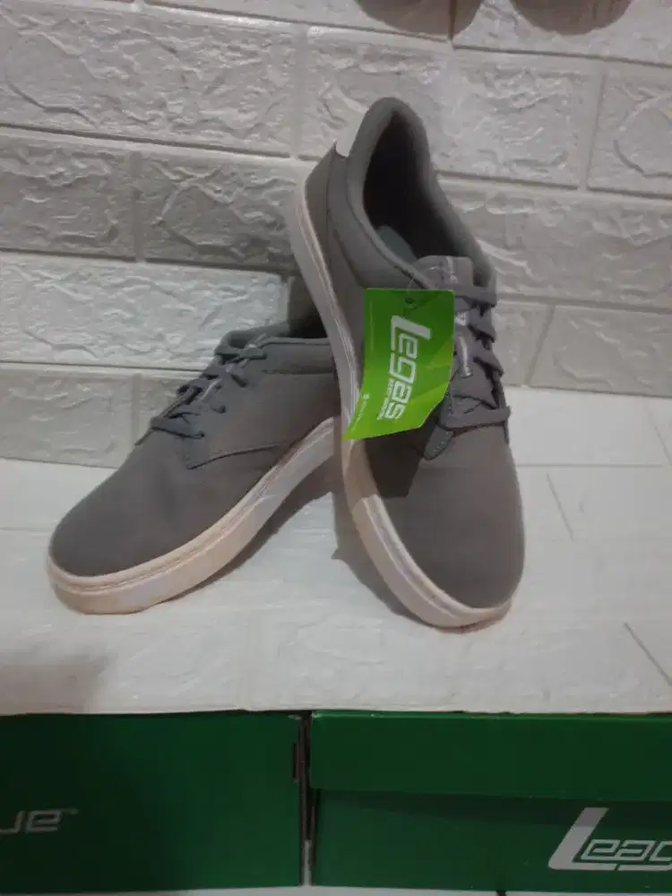 Jual sepatu pria sneakers