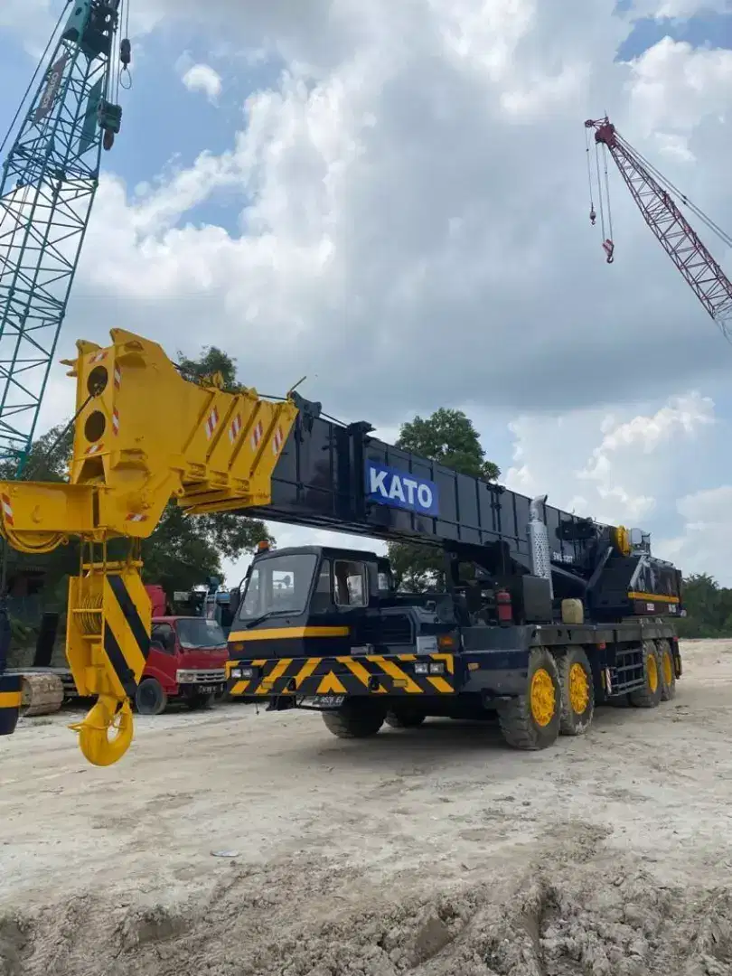 Jual mobil crane kato 1200 ton tahun 2013