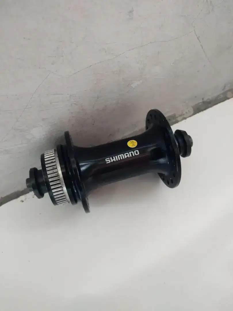 Hub Depan Shimano HB-RM66