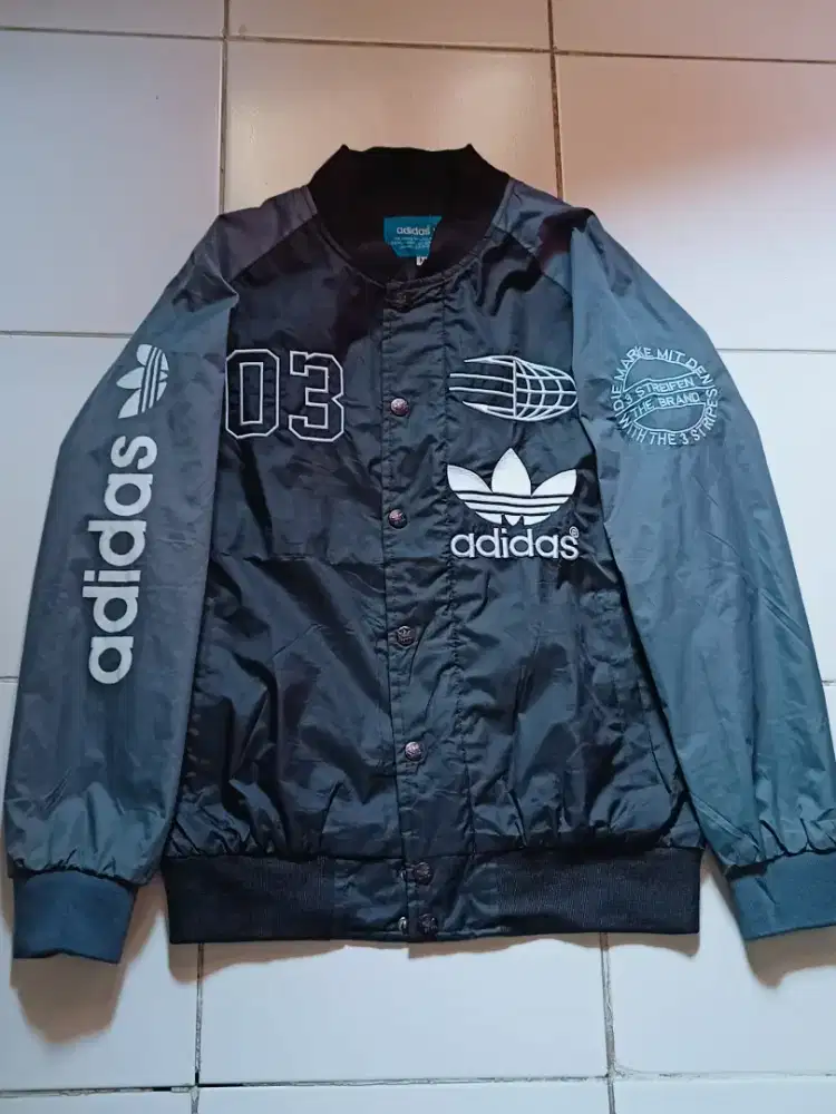 [ ADIDAS ] HARGA NETT‼️VARSITY OUTDOOR SPELLOUT BIG LOGO TREEFOIL.