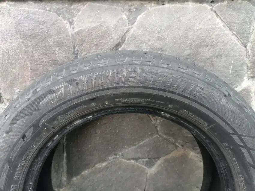 Ban bekas merk Bridgestone ring 15