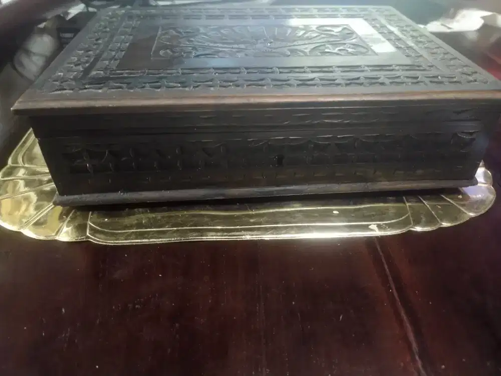 Kotak perhiasan dari kayu