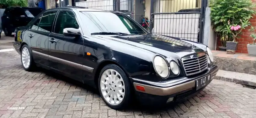 Mercedes Benz W210 E320 Elegance AT