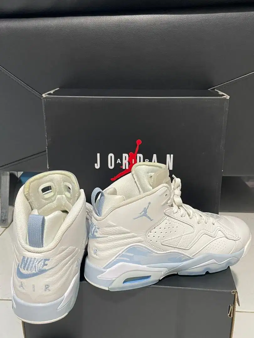 Preloved Nike Jordan MVP(GS)Summit White/Ice Blue Size EUR 39 Like New