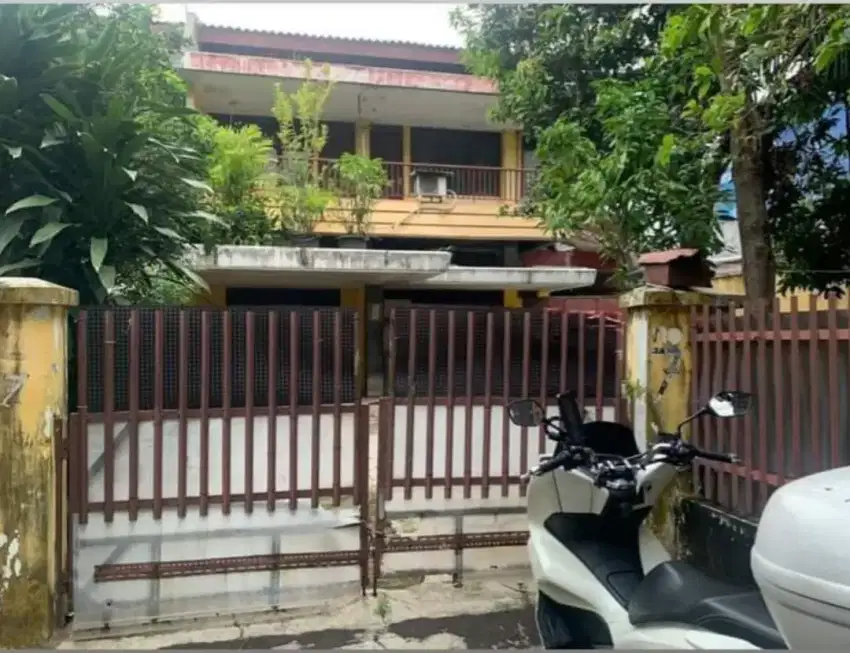 Dijual Rumah Hitung Tanah di Komplek Pancoran Jakarta Selatan