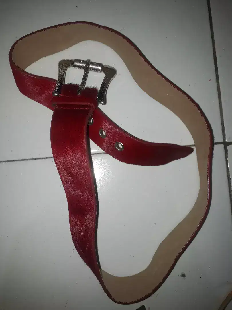 ikat pinggang vintage mrek guess, berbulu, panjang 114cm