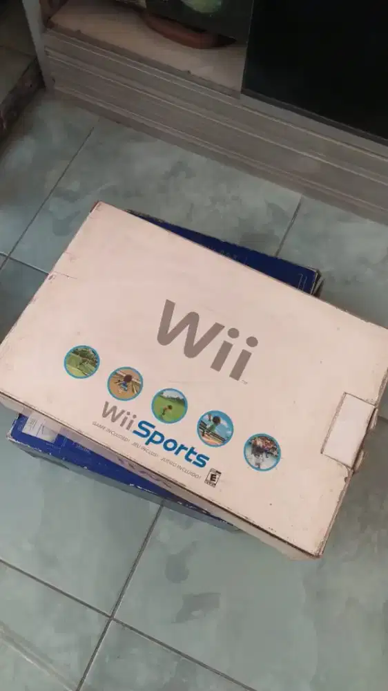 Wii, original, berfungsi normal,  kardus ada.