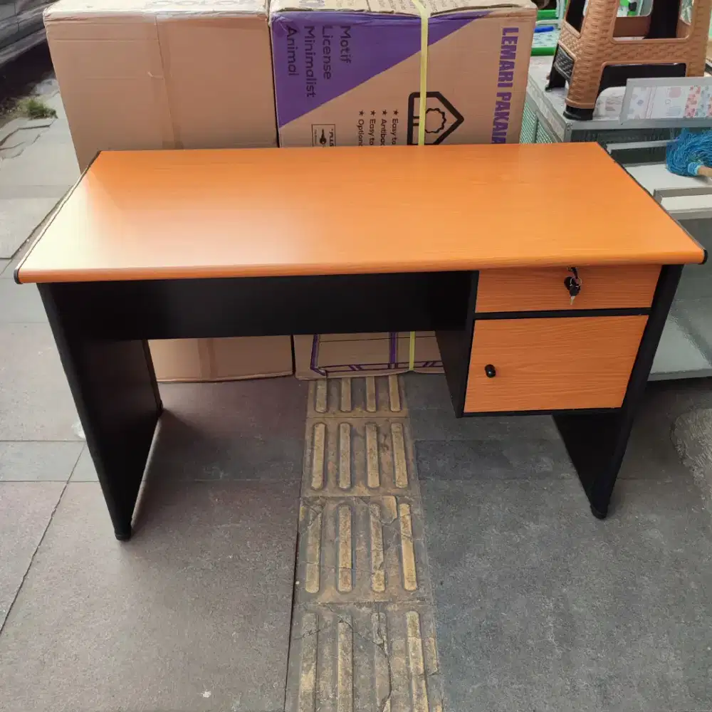 MEJA TULIS LAPIS VPC ( P 120 X L 60 x T 75 cm )