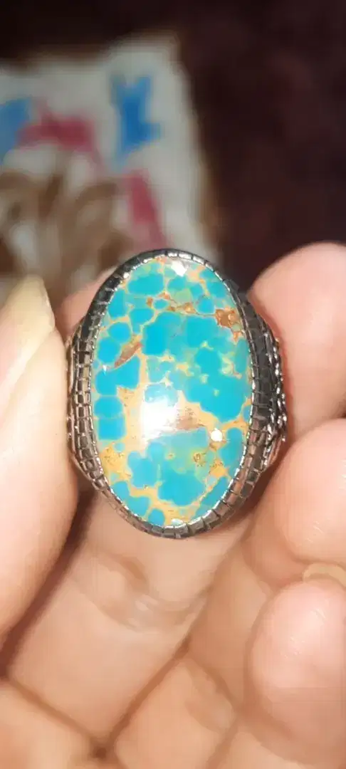 Batu pirus persia warnà biru tosca,urat emas .