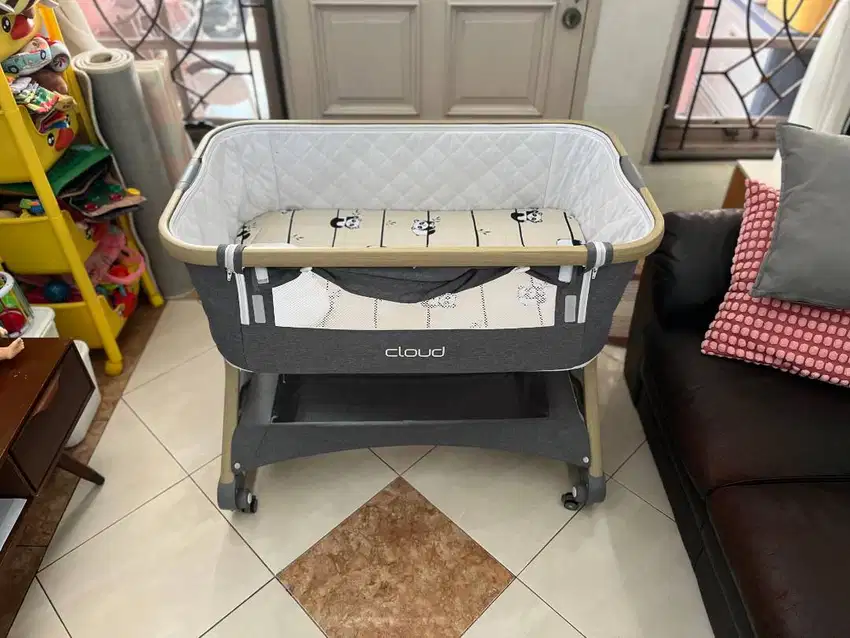 Box Bayi Babyelle Cloud Bedside Baby Crib Tempat tidur ayun