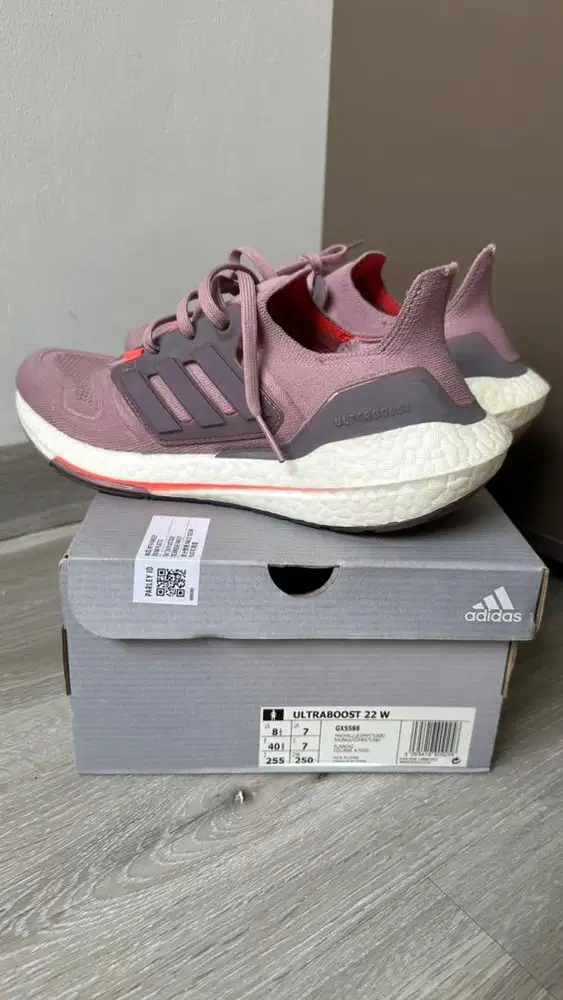 Adidas running ultra boost size 40.5 w