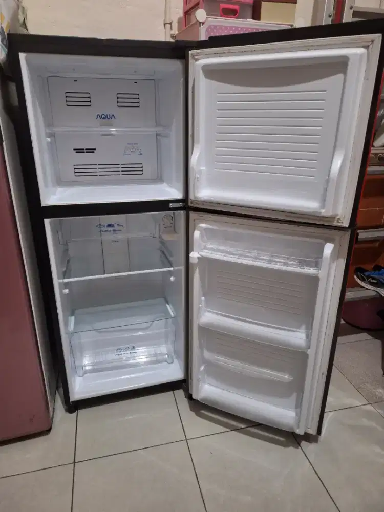 Dijual Kulkas Aqua Japan 2 Pintu LIKE NEW Murmer Ajah!!!