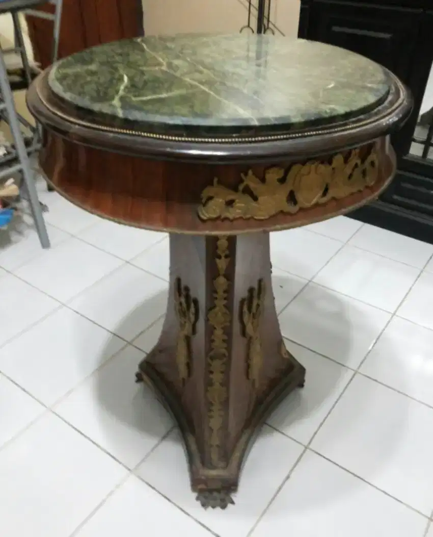 Meja bulat sangat antik made in mesir