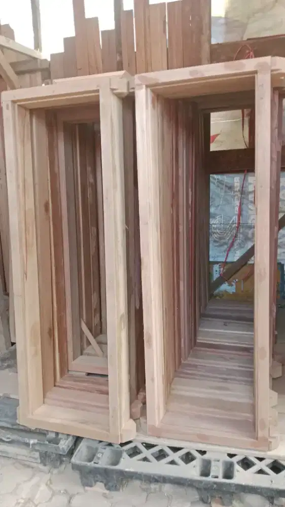 Kusen jendela kayu kamper & Borneo