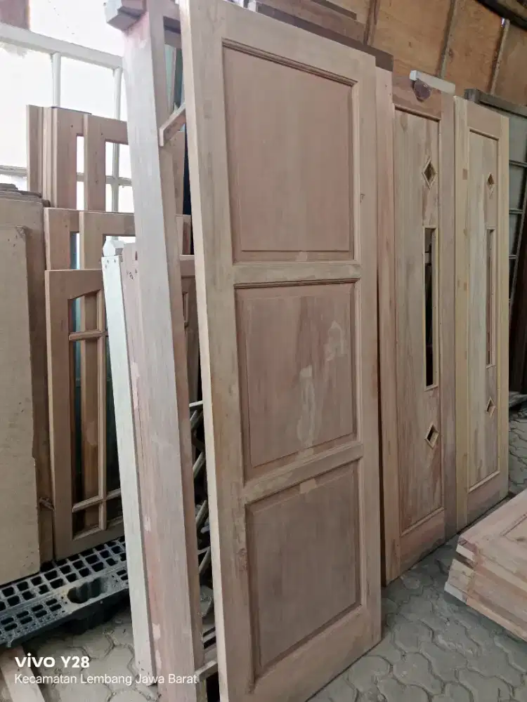Kusen pintu kayu Borneo & kamper