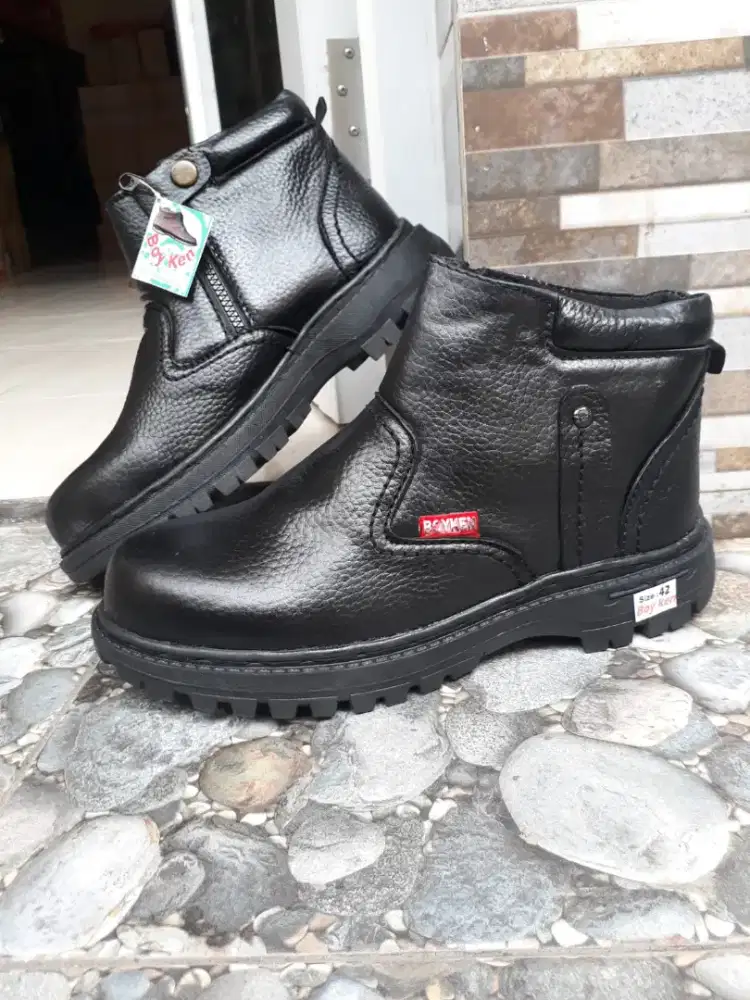 Sepatu pria kulit asli safety ujung besi