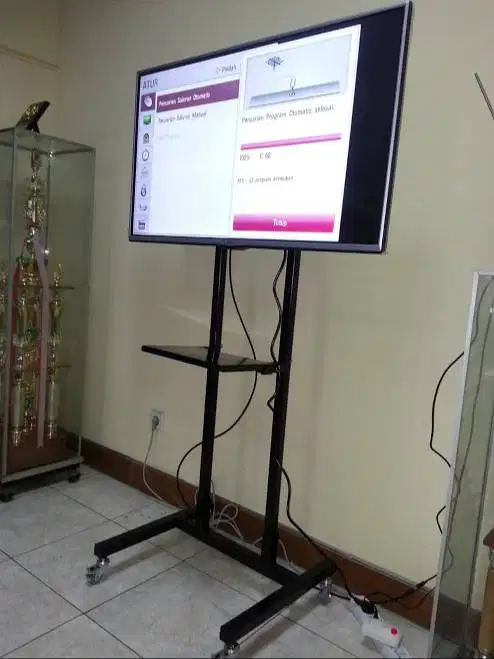 braket tv standTiang bracket tv berdiri murah plus rak dvd 32-65