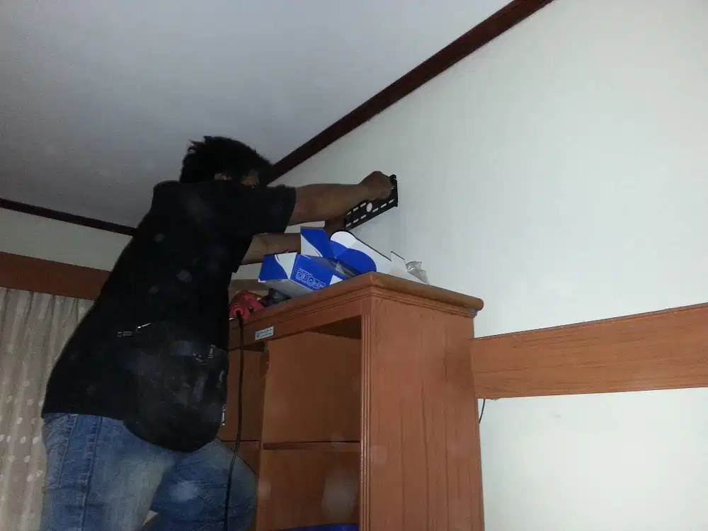 Jasa jasa pasang bracket tv murah tanpa embel embel jakarta barat