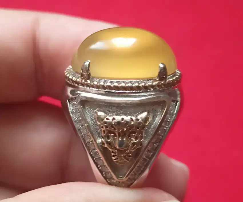 Cincin perak motif kepala macan dengan batu anggur baturaja