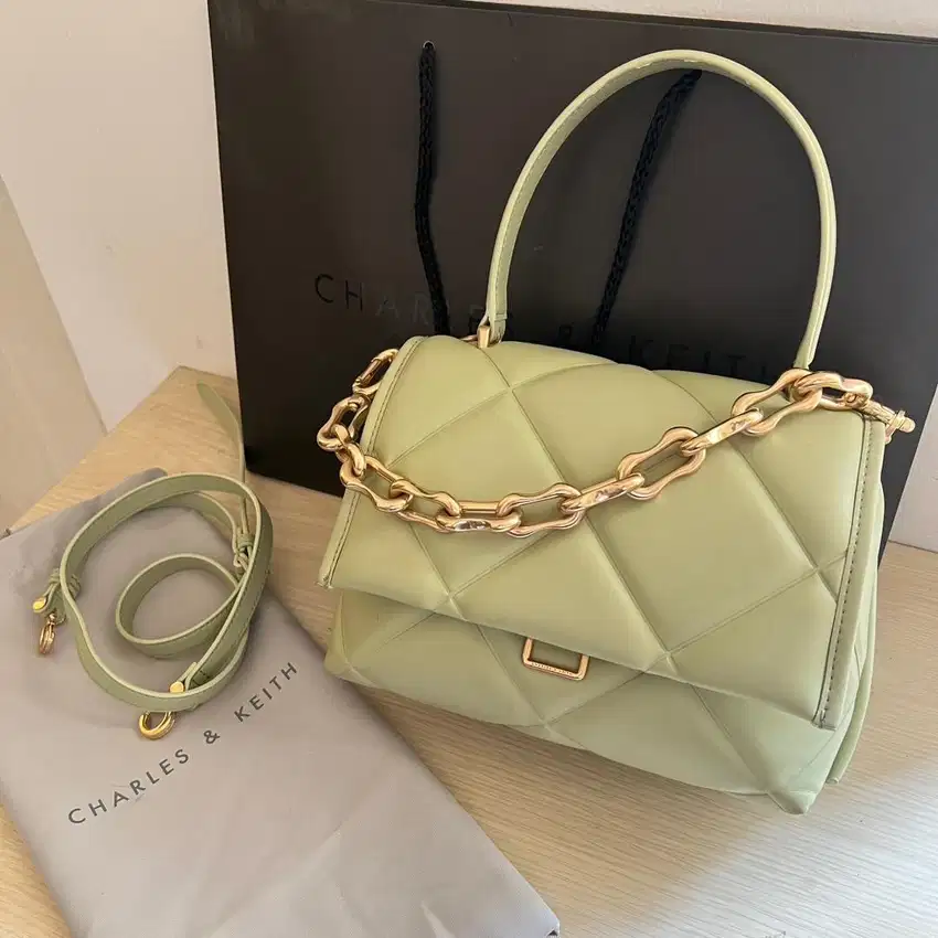 Preloved tas charles & keith mint green