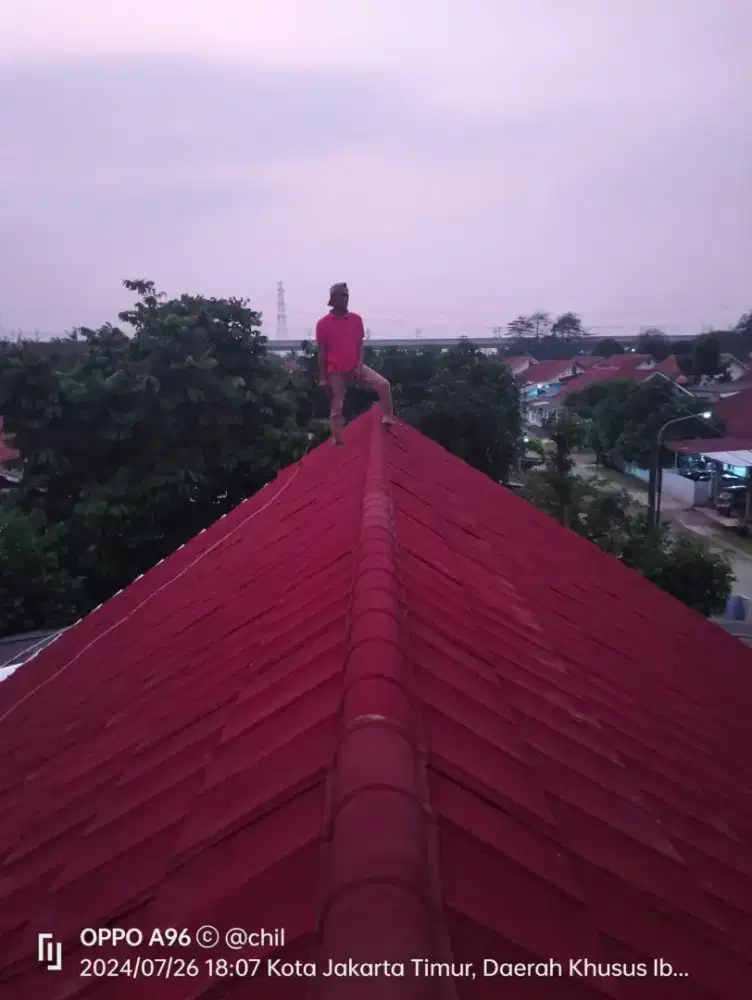 Renovasi bongkar atap lama pasang baru alinterpasang