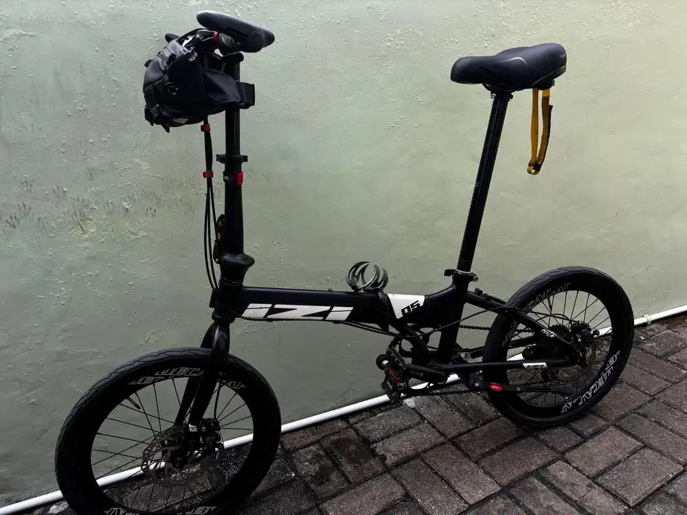 Sepeda lipat Seli Izzi Q5 Black Edition