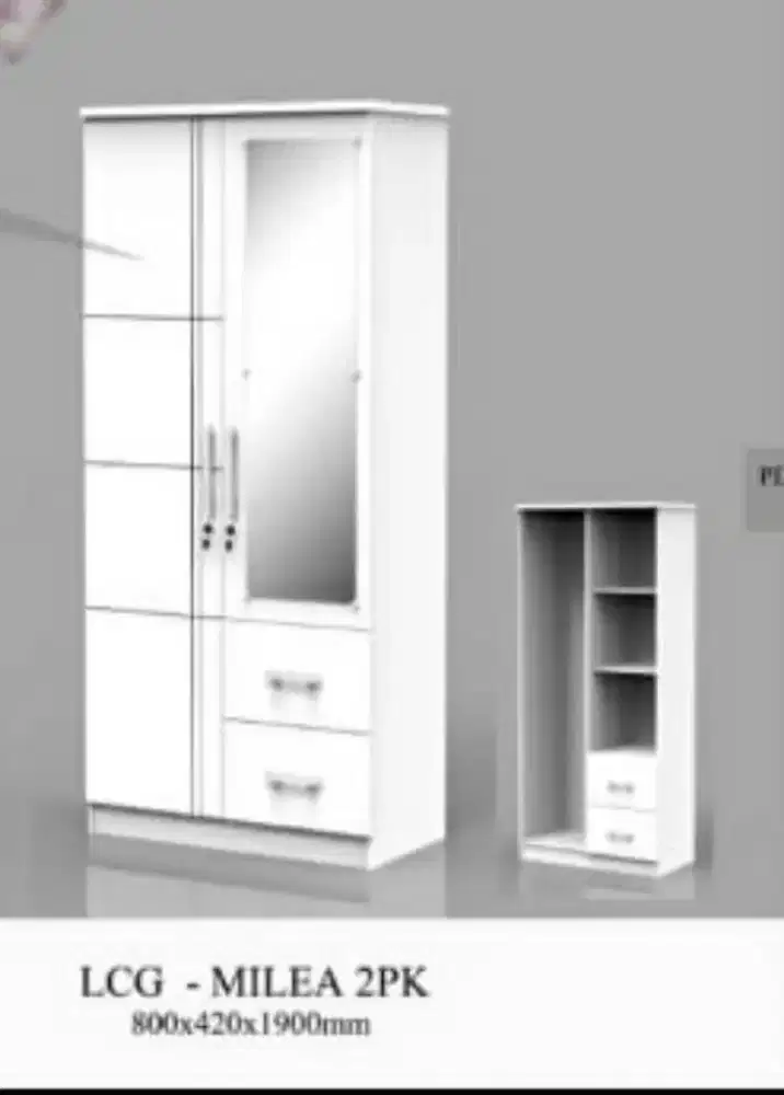 Bawah ada laci lemari baju dua pintu