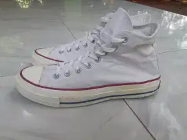 Sepatu converse high masuk bos