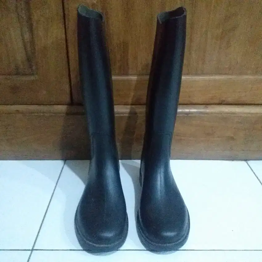 Di jual sepatu boot