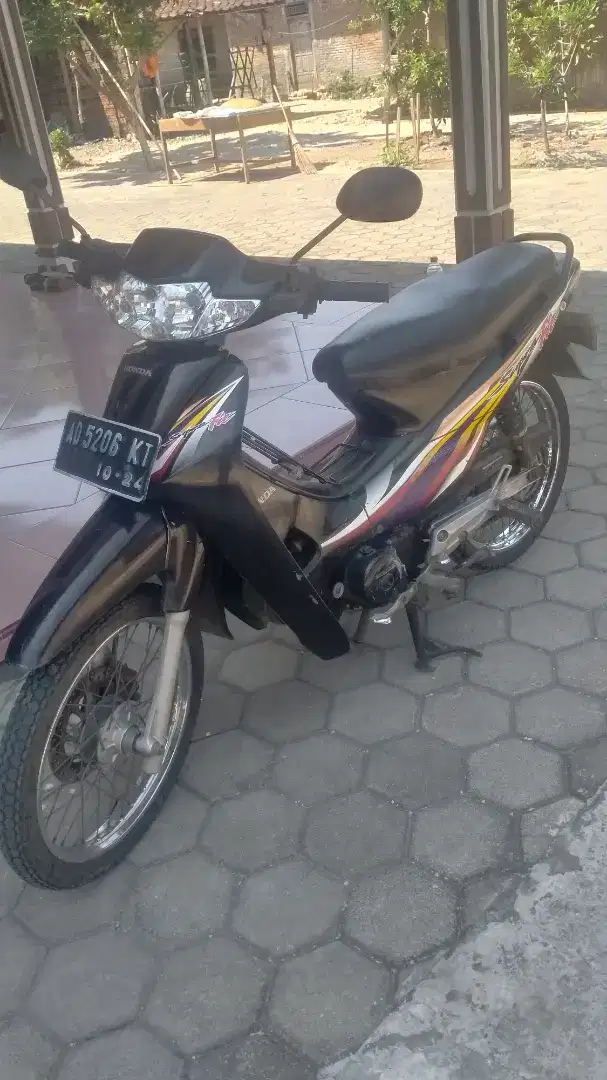 Supra fit 2004 orisinil ex orang tua komplit  uirit