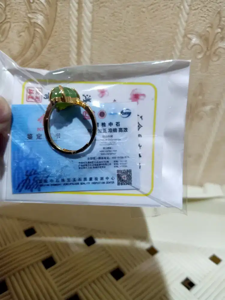 Cincin giok hijau