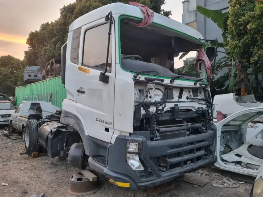 UD TRUCKS QUESTER GKE280 TH 2023 TRACTOR HEAD KEPALATRAILER BAHAN GRES