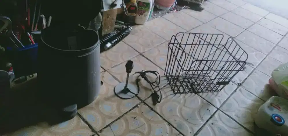 Slhkn plh slh 1 dr tempat sampah a6au sblh2 nya kond bgs hrg murah sj