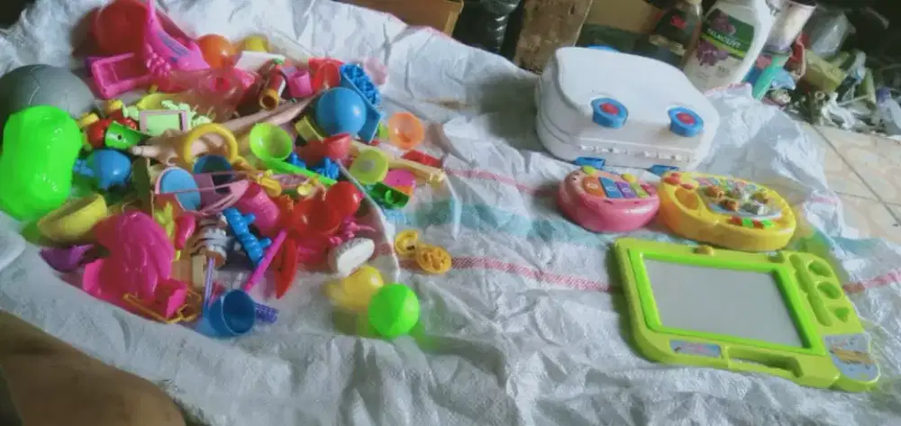 Slhkn plh slh 1 paket dr mainan ank2 kond spt baru hrg murah sj cpt