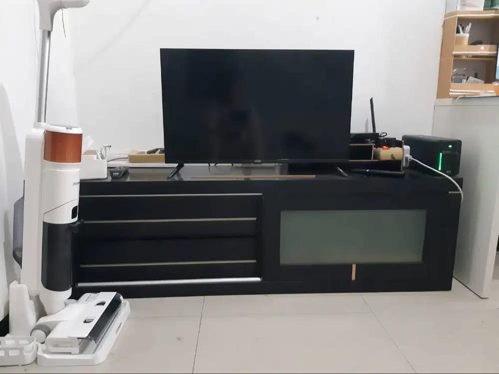 Lemari /kabinet TV  (MDF lapis HPL), model sliding