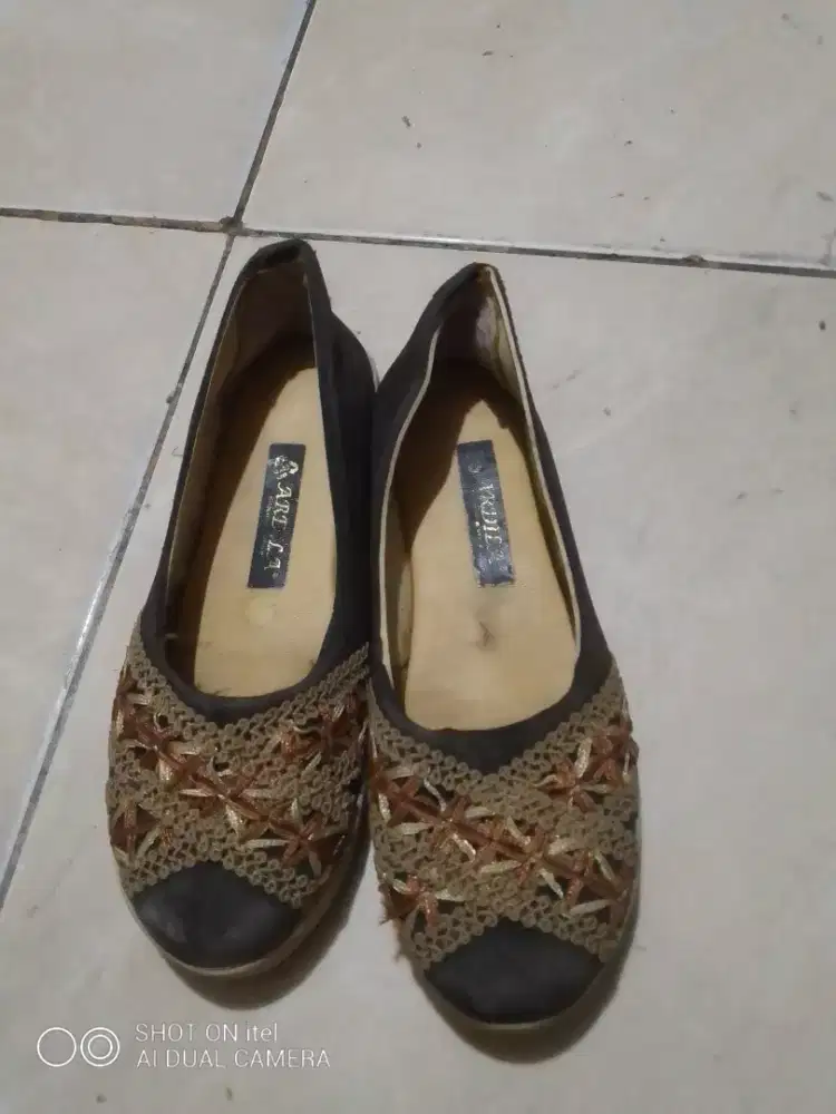 Sepatu perempuan