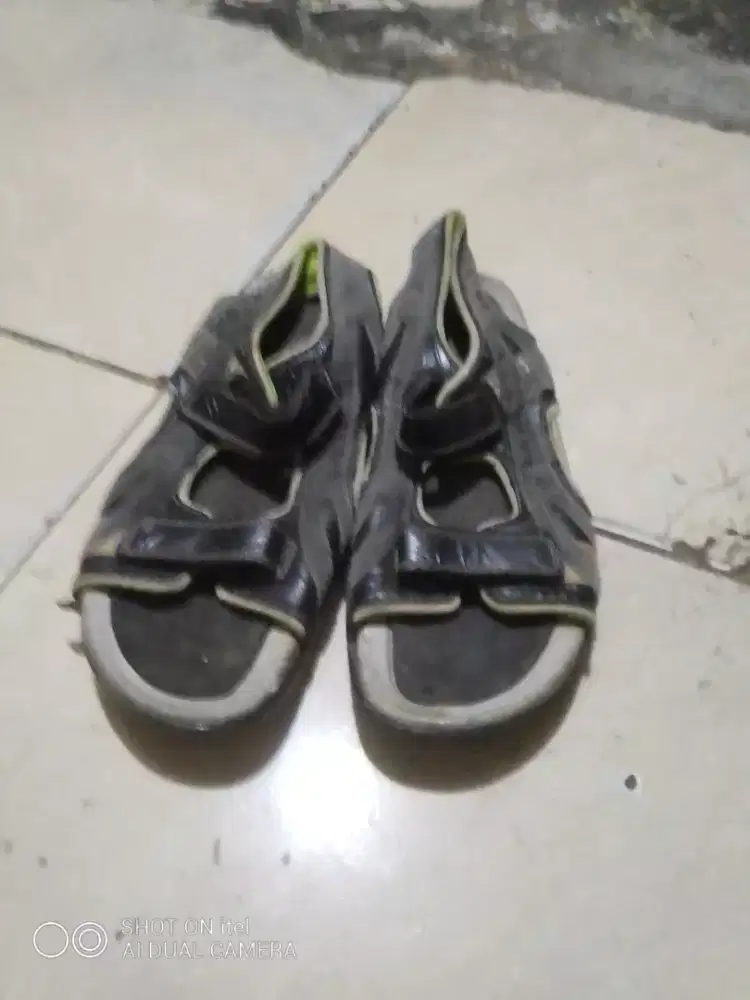 Sendal gunung perempuan atau laki-laki