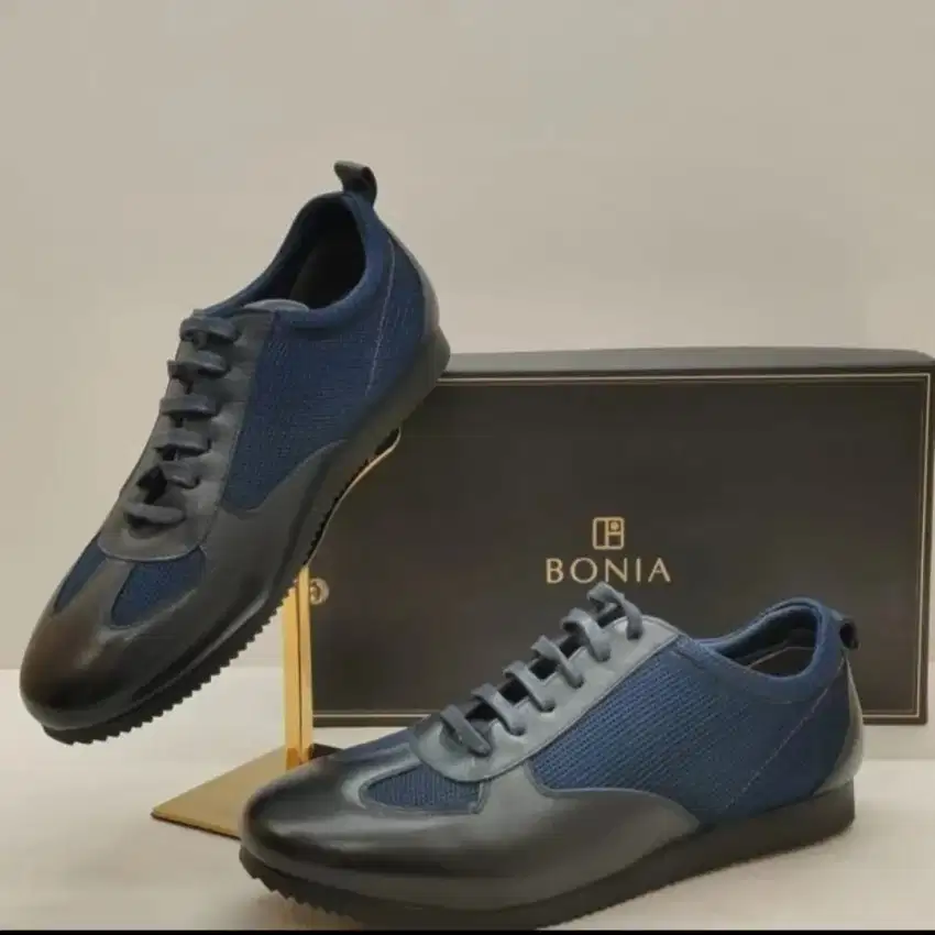 BONIA Limited Edition Sepatu Sneakers Pria warna Navy Made in Italy