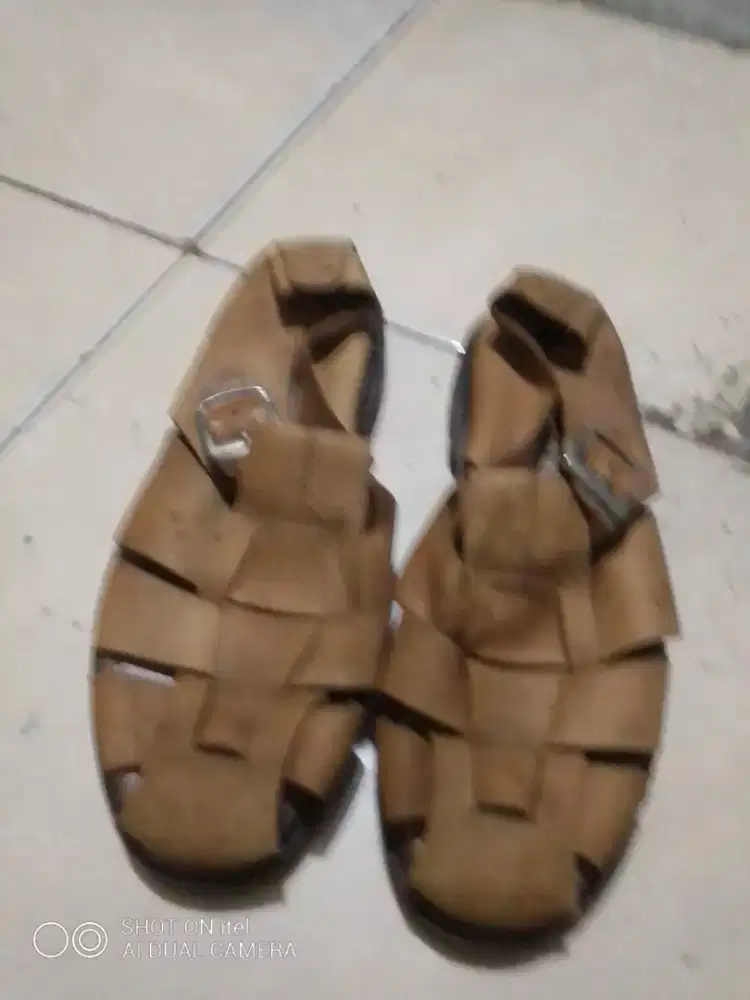 Sepatu lelaki layak di pakai