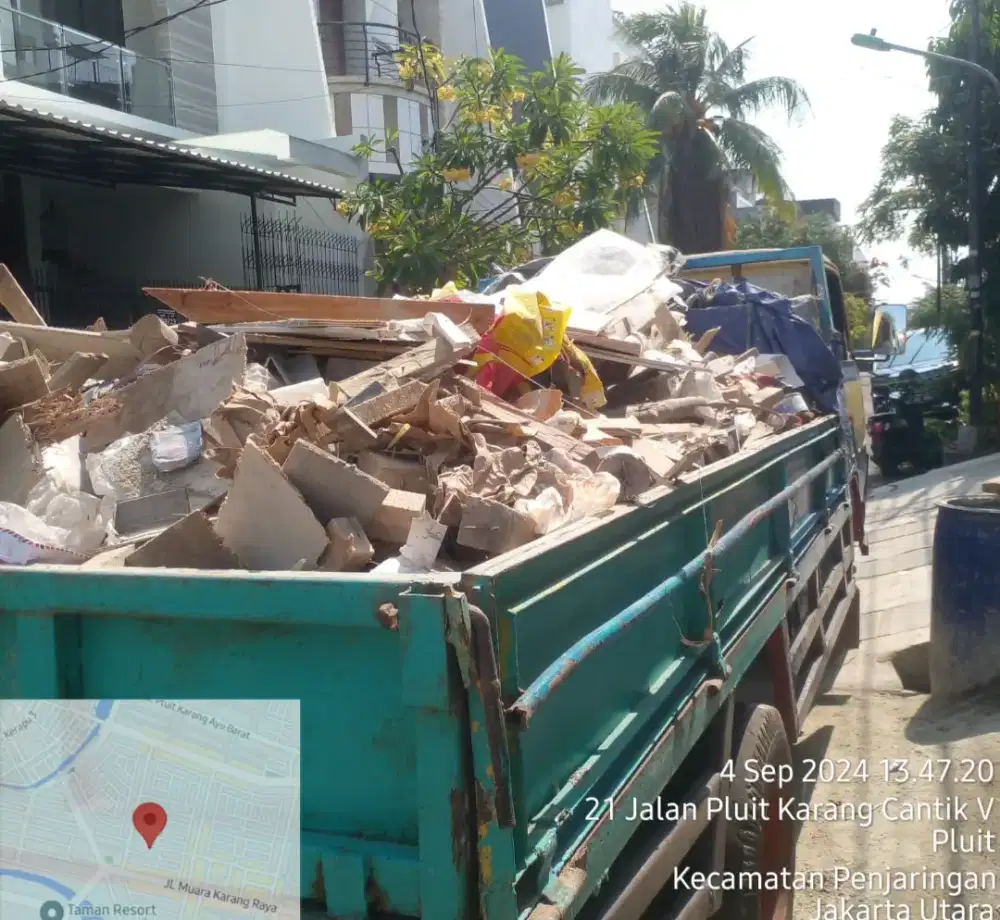 Urugan puing , material tanah merah dan buang barang bekas