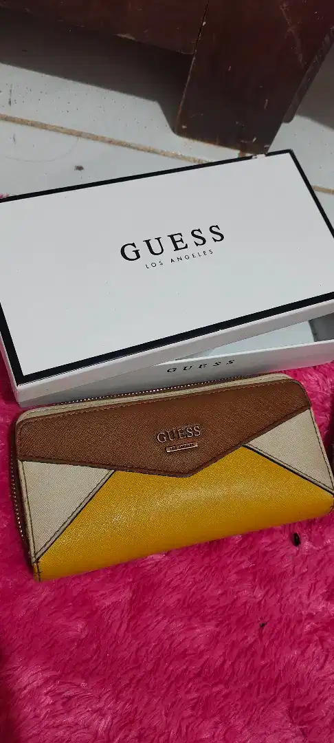 Preloved dompet GUESS original