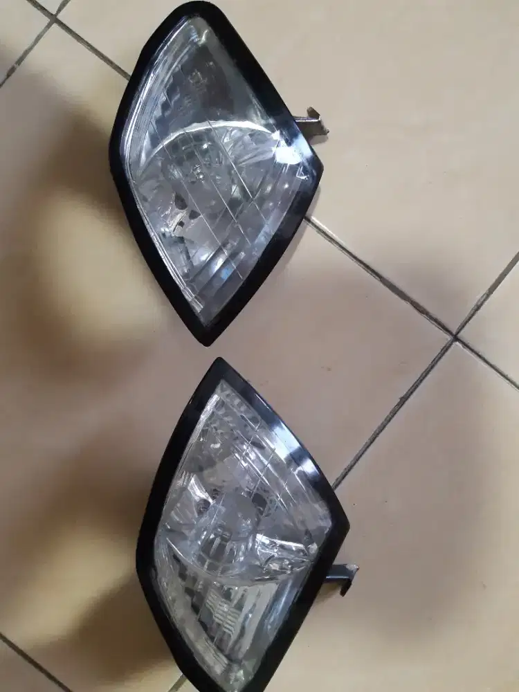 Lampu sein sen Toyota Soluna tipe kristal