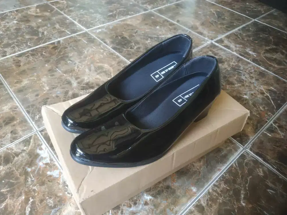 Sepatu pantofel wanita warna hitam size 40 Original