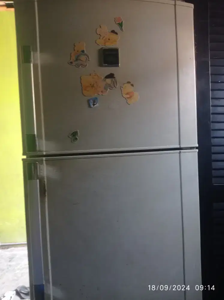 Jual kulkas 2 pintu merk sharp uk jumbo