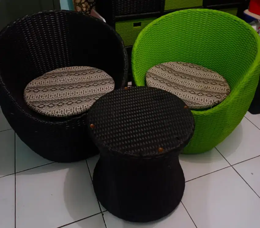 Kursi Rotan oval satu set +meja